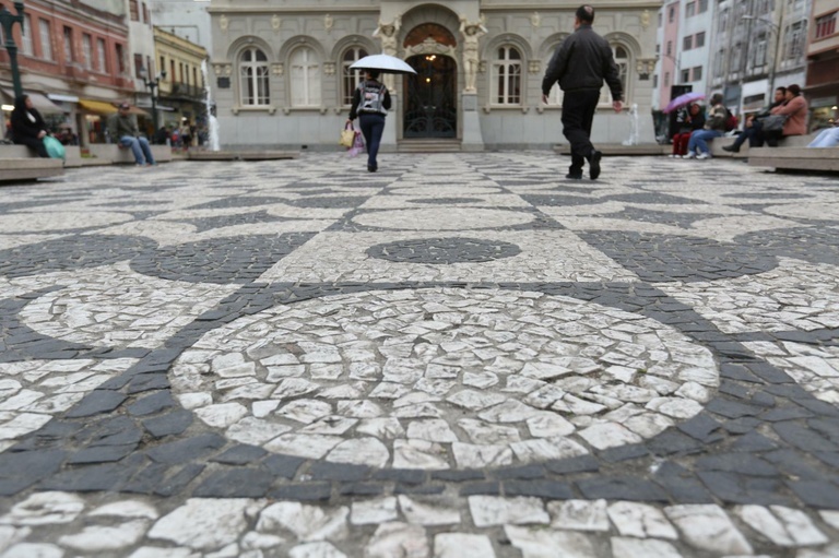 Proposta nova forma de financiamento para obras nas calçadas de Curitiba