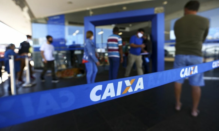 Audiência pública debate liberação de celulares nas agências bancárias