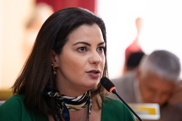 Estagiários da Câmara de Curitiba aderem à campanha Tampinha Paraná