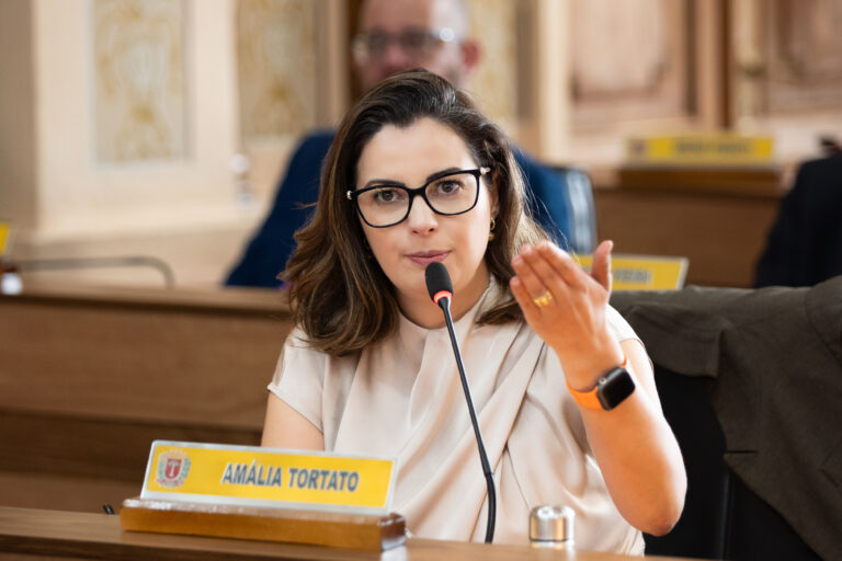 Falta de resposta a cidadãos pela Central 156*